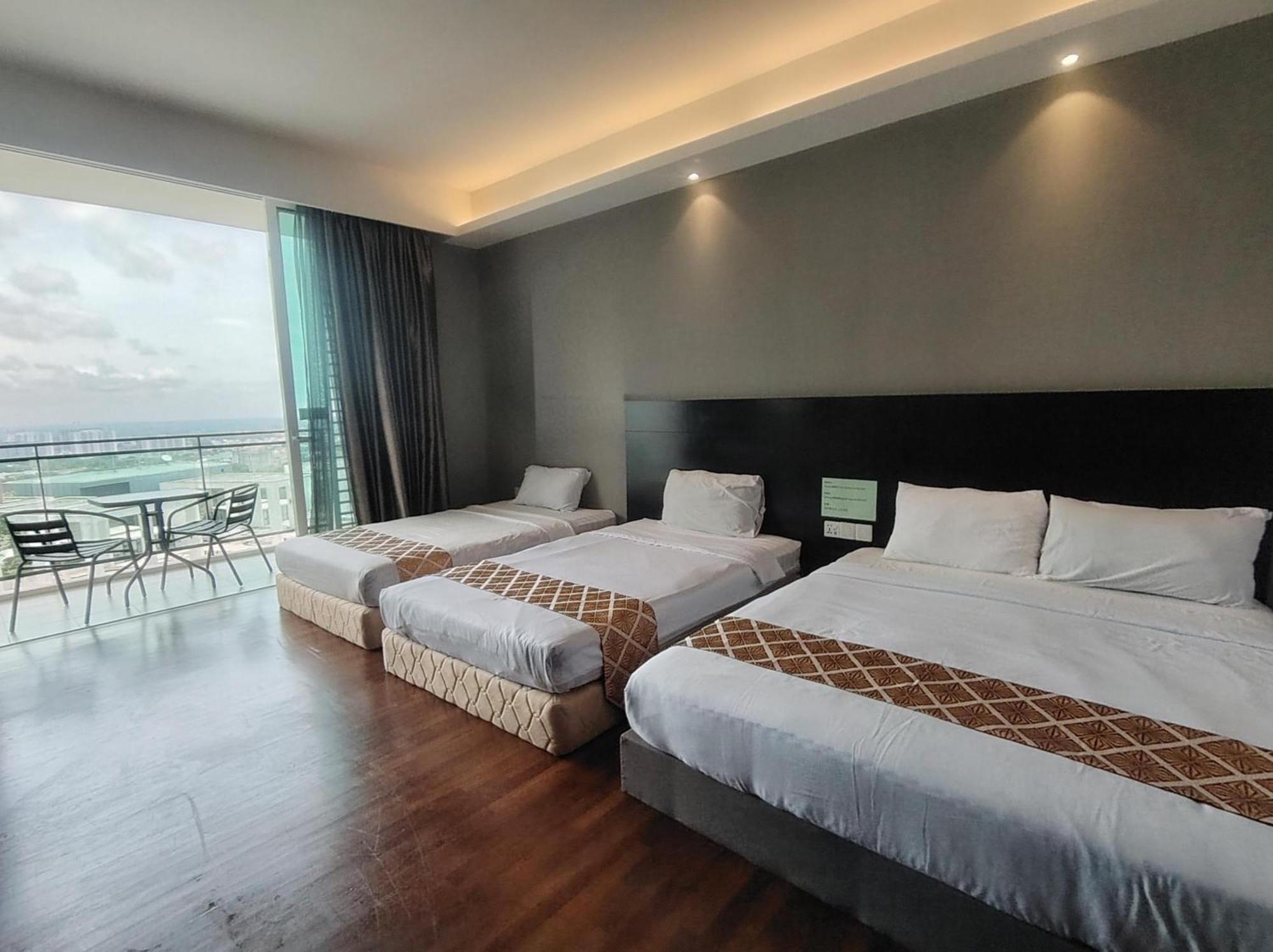 The Shore Residence Melaka Esterno foto