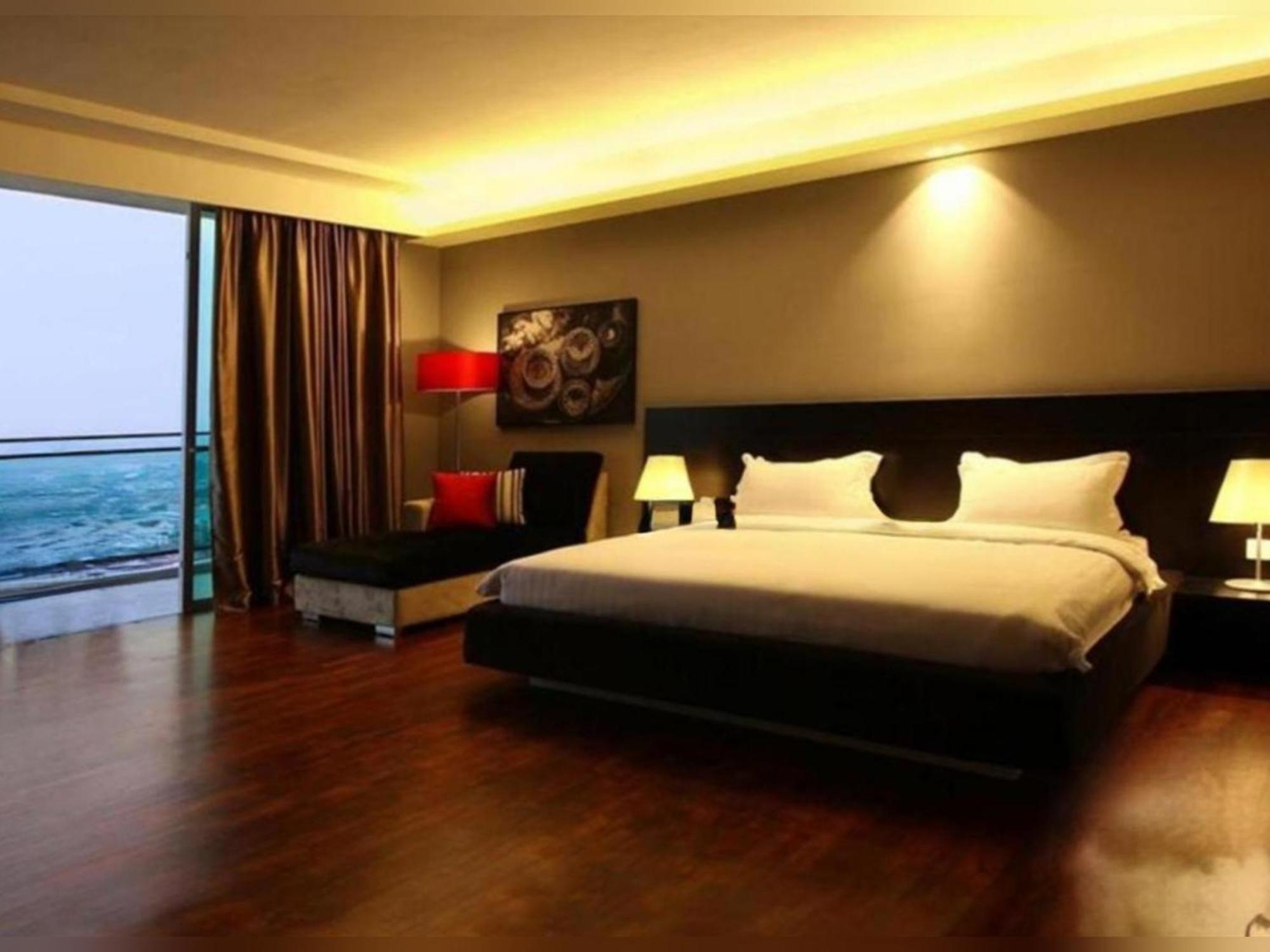 The Shore Residence Melaka Esterno foto
